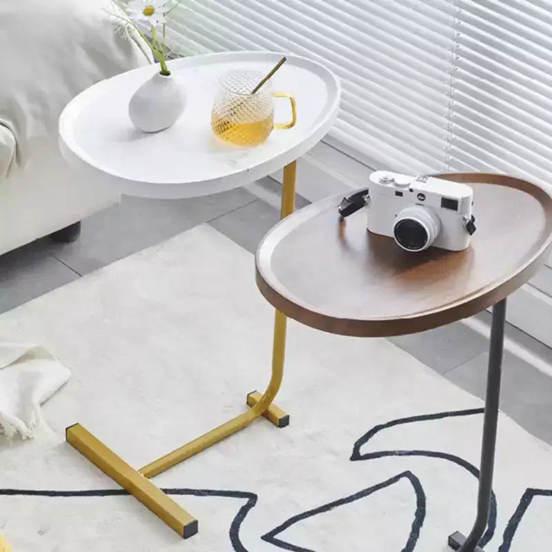 Tavolino laterale a C MAYEERTY bianco, tavolino piccolo da divano per soggiorno e camera da letto